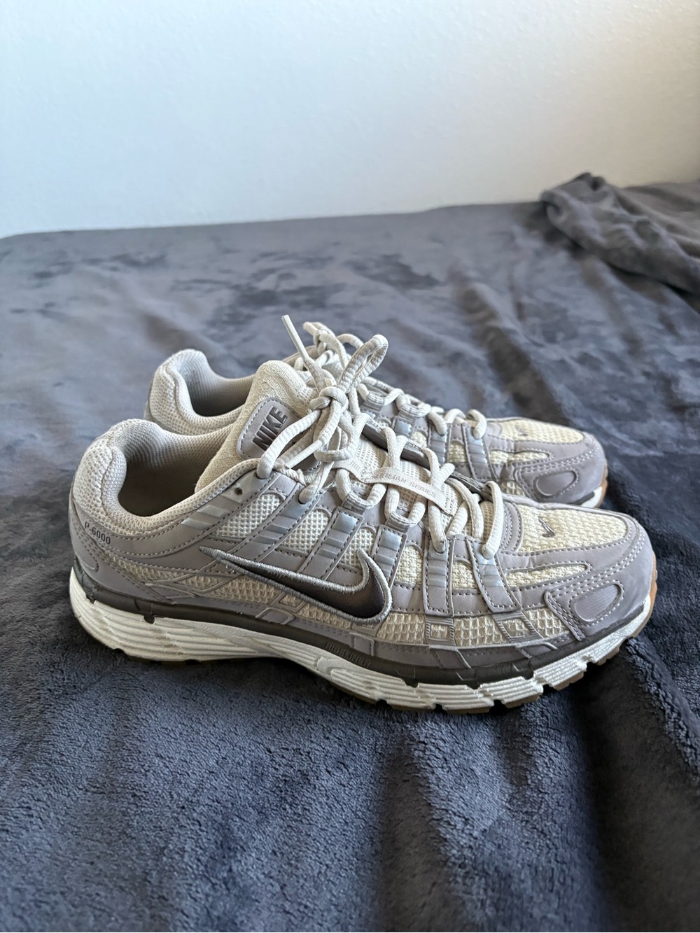 Nike Men's Light Gray/Dark Gray P6000